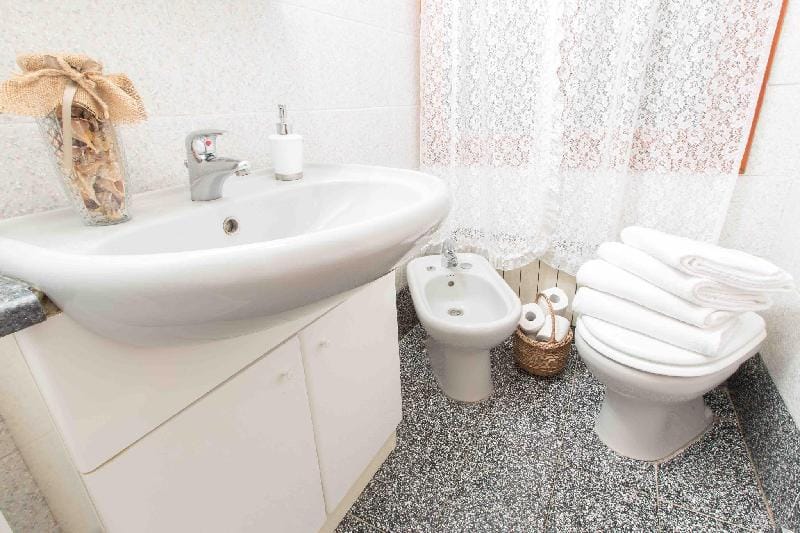CA ZULIAN a breathtaking canal view AC and WiFi Apartment in Venice