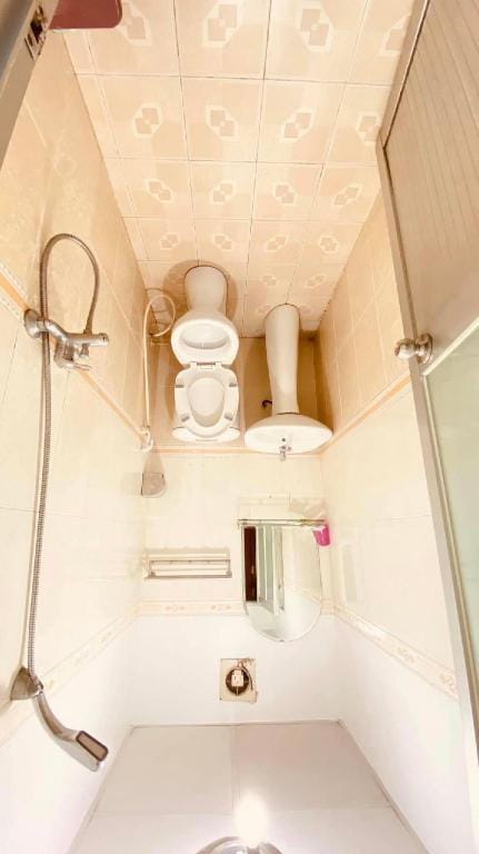 Khách Sạn 7 Ngôi Sao - Phòng 2 Giường Apartment in Ho Chi Minh City