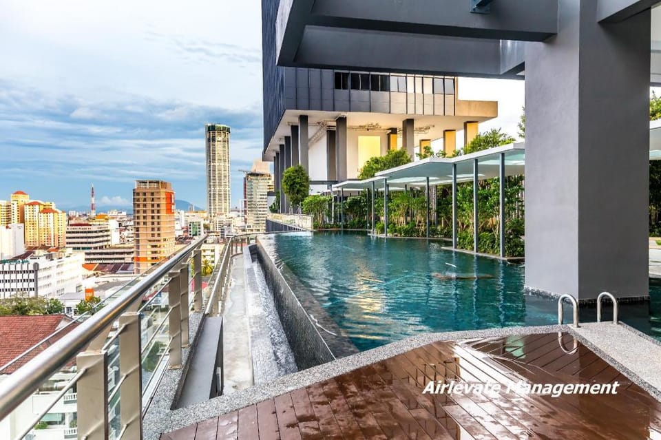 The Gallery by ALV, 2BR Sunny Designer Apartment in George Town