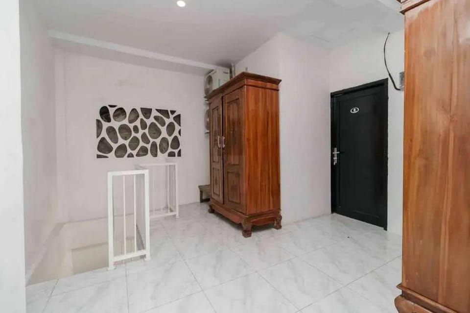 KoolKost Syariah near Bintaro Jaya Xchange Bed and Breakfast in Jakarta