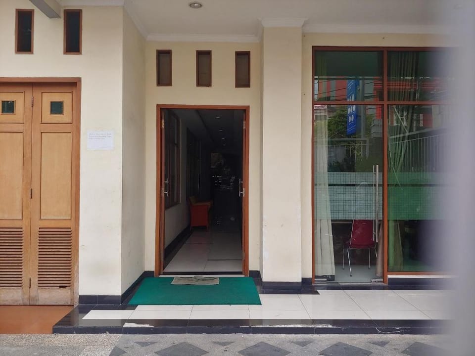 OYO 3894 Karunia Muslim Syariah Hotel in Jakarta