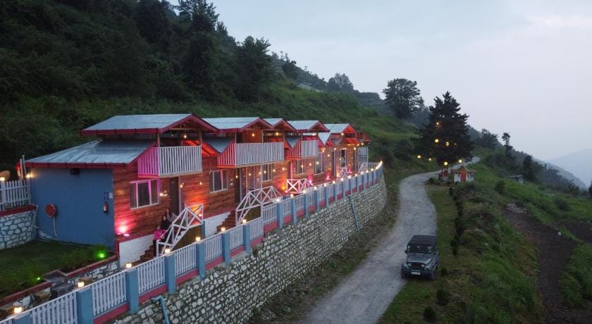 Rooftop Cottages & Restaurant, Pangot Hotel in Uttarakhand