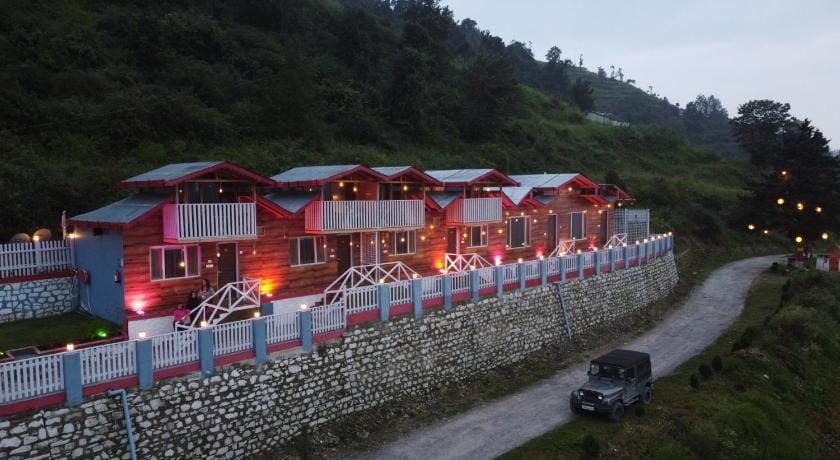 Rooftop Cottages & Restaurant, Pangot Hotel in Uttarakhand