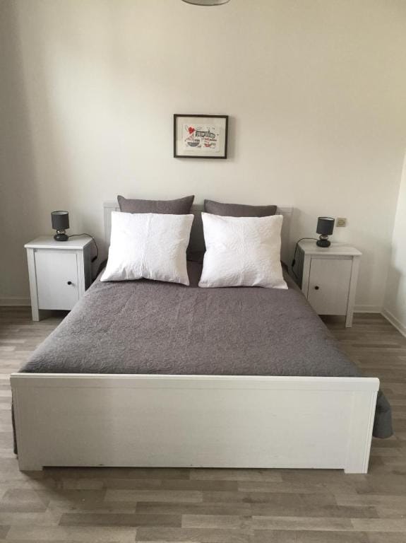City center apartment Parking Apartment in Honfleur