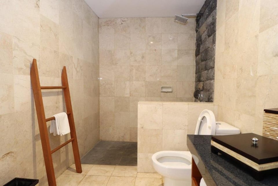 Three BR Villas Near Cafe & Beach in Canggu Villa in North Kuta