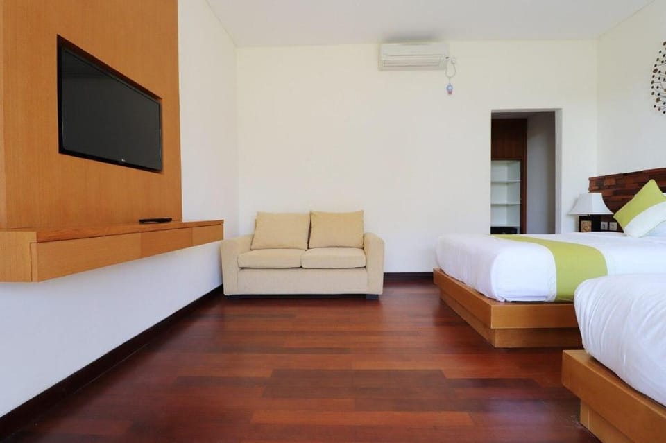 Three BR Villas Near Cafe & Beach in Canggu Villa in North Kuta
