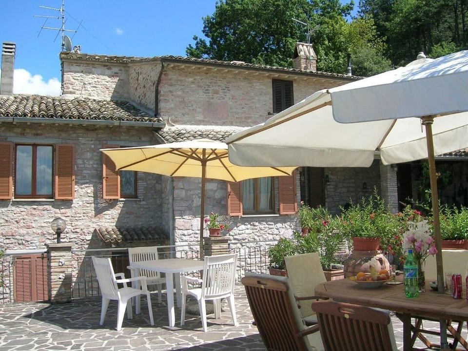 HOLIDAY HOUSE & APARTMENTS IN ASSISI Apartment in Umbria