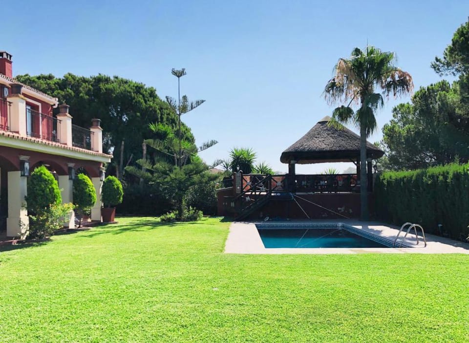 VILLA NABRISA MARBELLA  5 DORMITORIOS, PISCINA BBQ Villa in Marbella