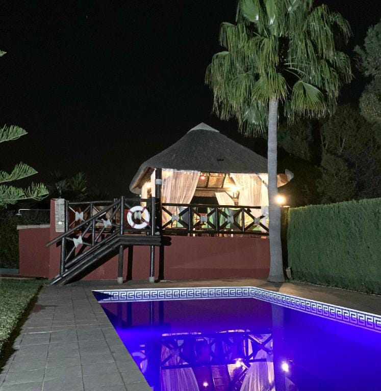 VILLA NABRISA MARBELLA  5 DORMITORIOS, PISCINA BBQ Villa in Marbella