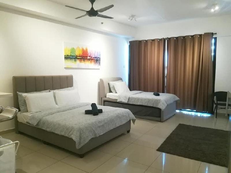 I-CITY FAMILY STUDIO /WiFi/NETFLIX/Theme Park View Apartment in Selangor, Malaysia