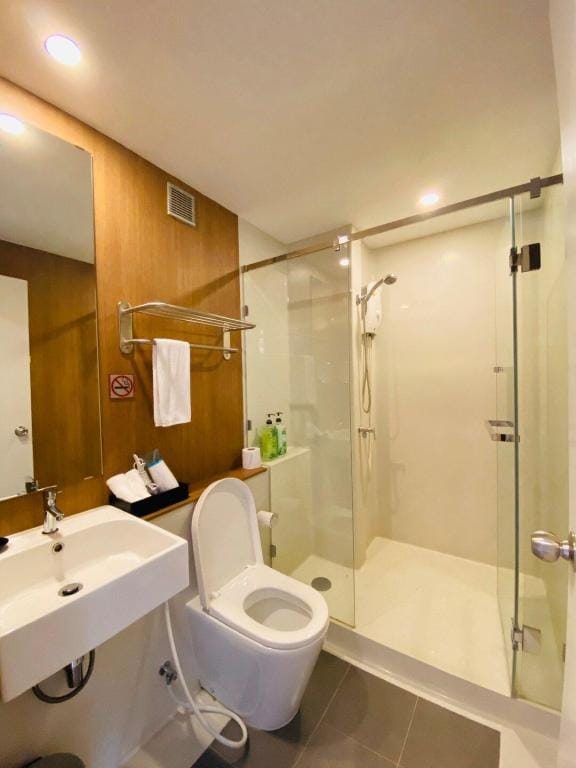 blossom condo-Twin Bed room •Surasak BTS @ Sathorn Apartment in Bangkok