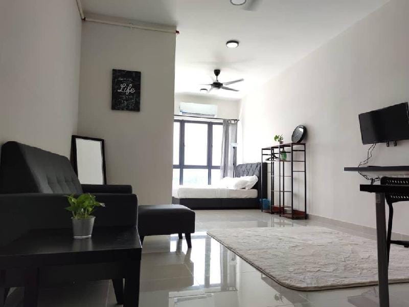 Peaceful Soho w/ Queen Bed + Hilltop View @ KLIA Apartment in Selangor, Malaysia