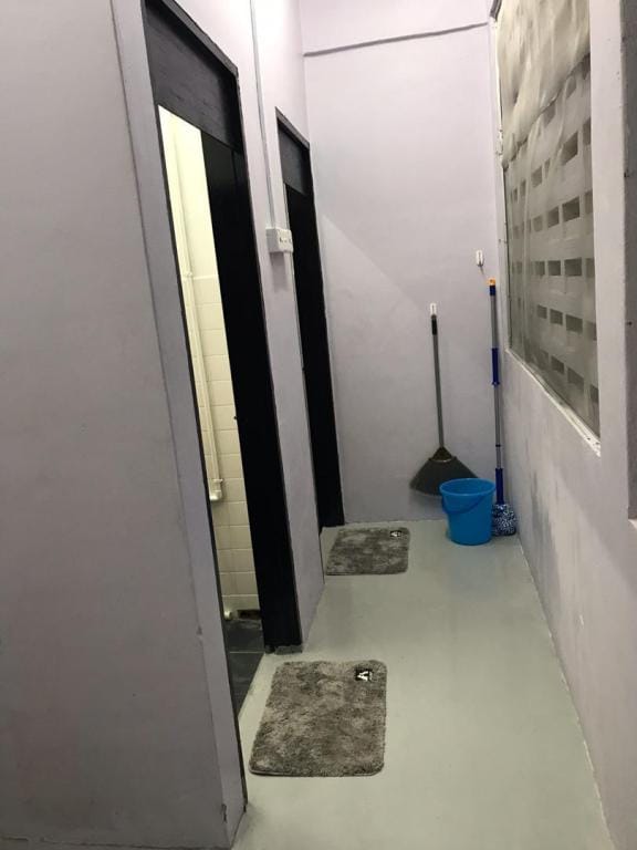 DOUBLE DECKER ROOM ONLY WITH SHARED BATHROOMS  Vacation rental in Penang