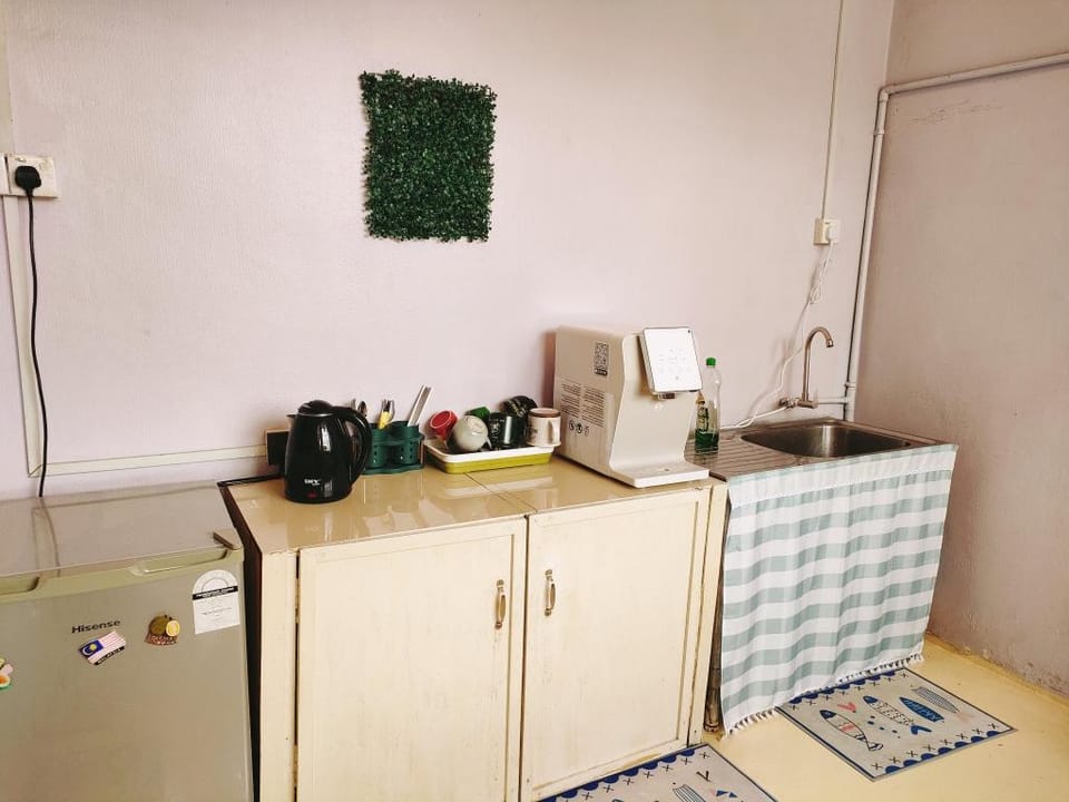 DOUBLE DECKER ROOM ONLY WITH SHARED BATHROOMS  Vacation rental in Penang