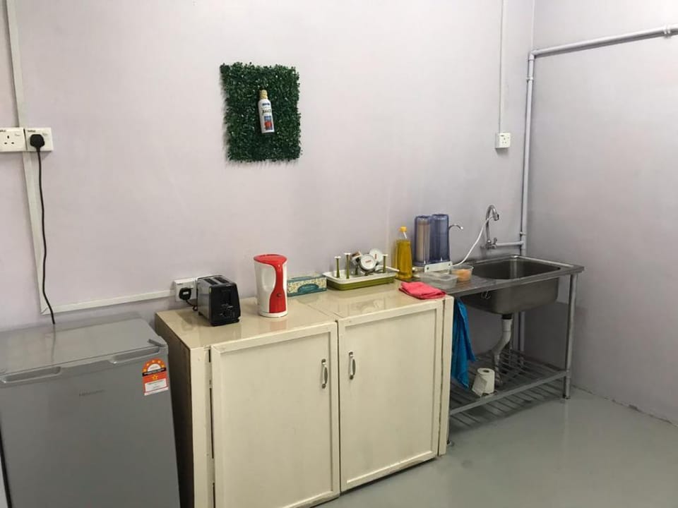 LUNAS DIY 3 PAX ROOM ONLY(SHARED BATHROOMS) Vacation rental in Penang