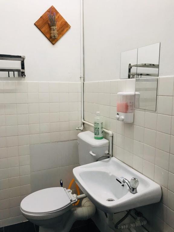 LUNAS DIY 3 PAX ROOM ONLY(SHARED BATHROOMS) Vacation rental in Penang