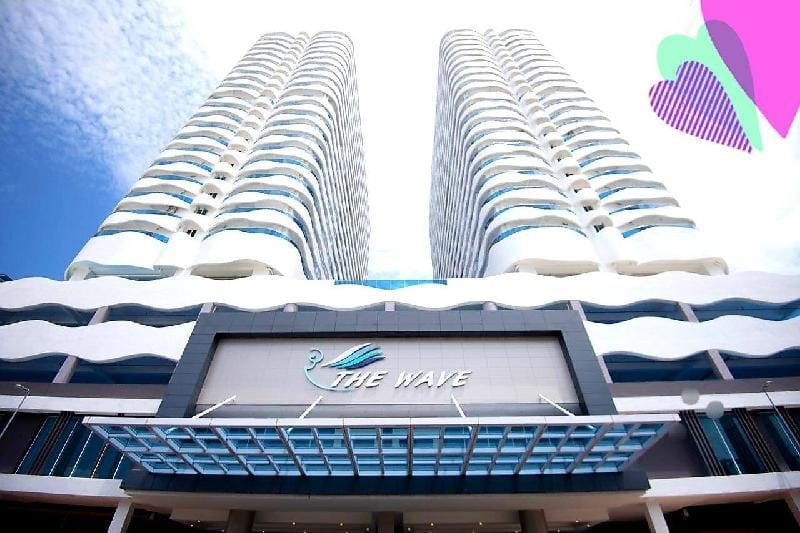 Pine Homestay @TheWave | WiFi | Astro | Pool Apartment in Malacca