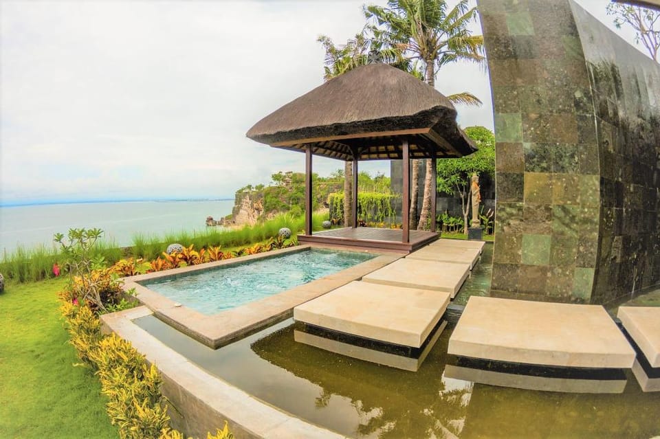 Villa Aum, 5 Bedrooms Usage Villa in Bali