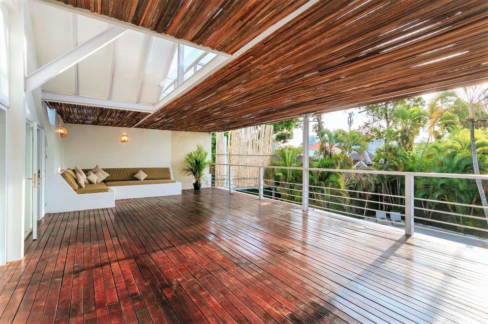 Villa Amaya, 6 Bedrooms Usage Villa in Kuta