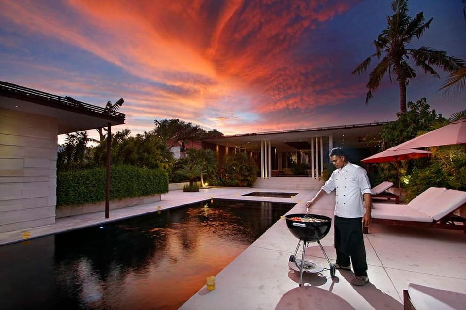 Villa Mona, 5 Bedrooms Usage Villa in North Kuta
