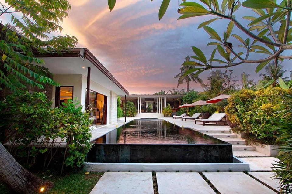 Villa Mona, 4 Bedrooms Usage Villa in North Kuta