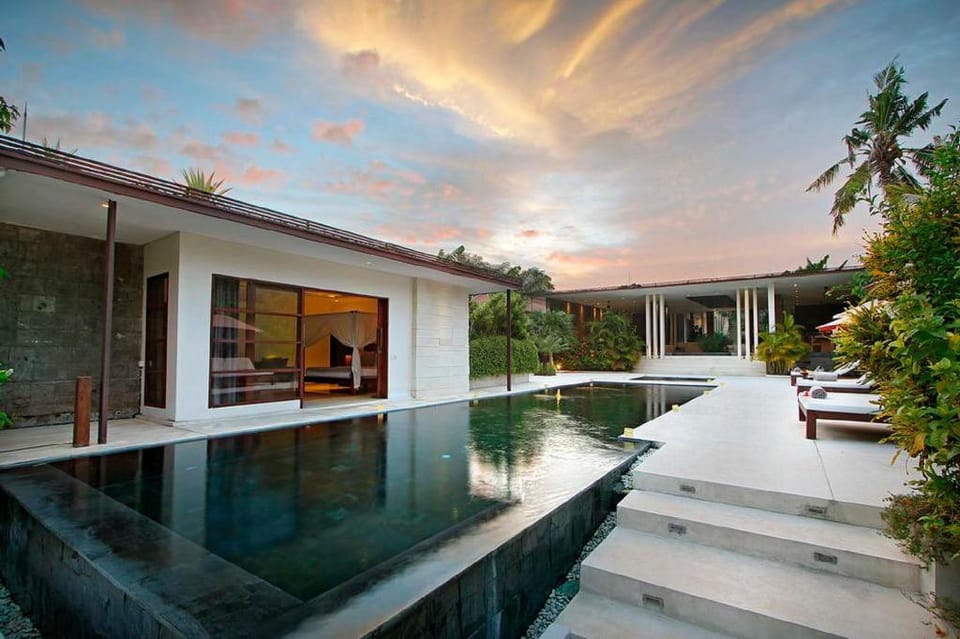 Villa Mona, 3 Bedrooms Usage Villa in North Kuta