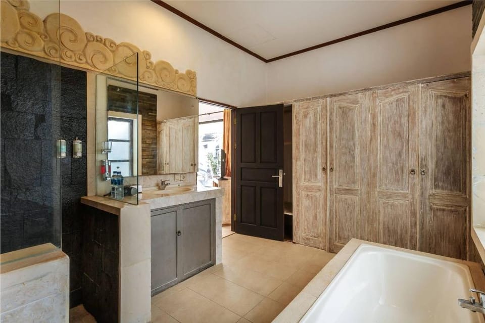 Villa Aramis, 4 Bedrooms Usage Villa in North Kuta