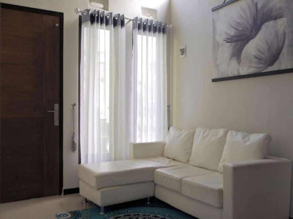 Petit Tour Villa Villa in Batu