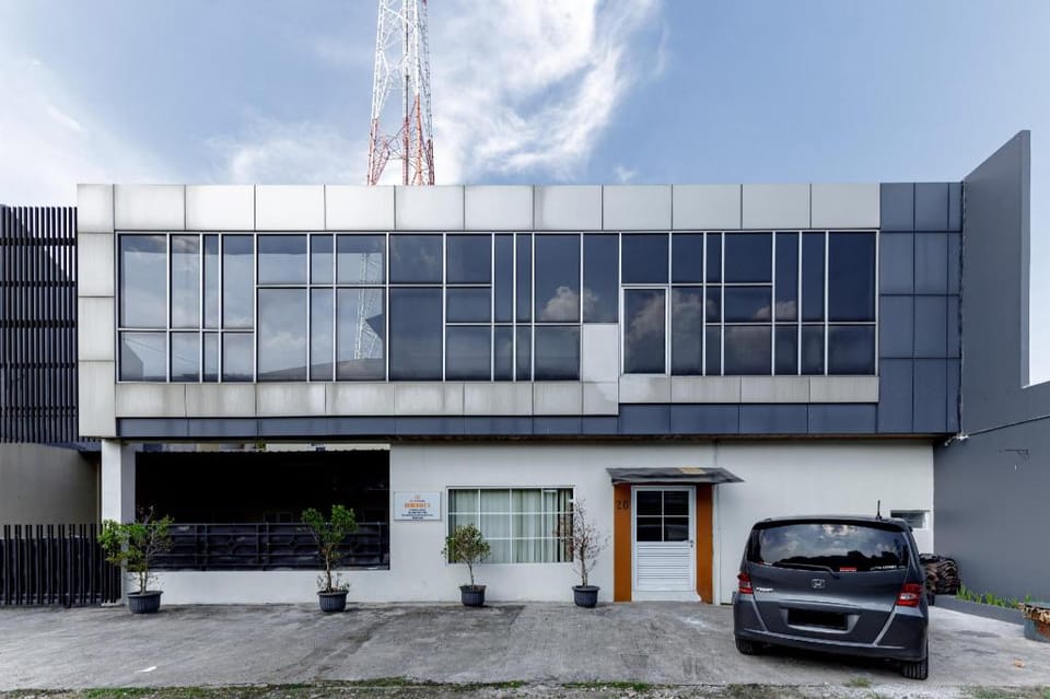 KoolKost near CBD Ciledug Family Mall Hotel in Jakarta