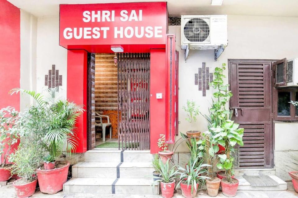 Super Hotel O Shri Sai Guest House Hotel in Delhi