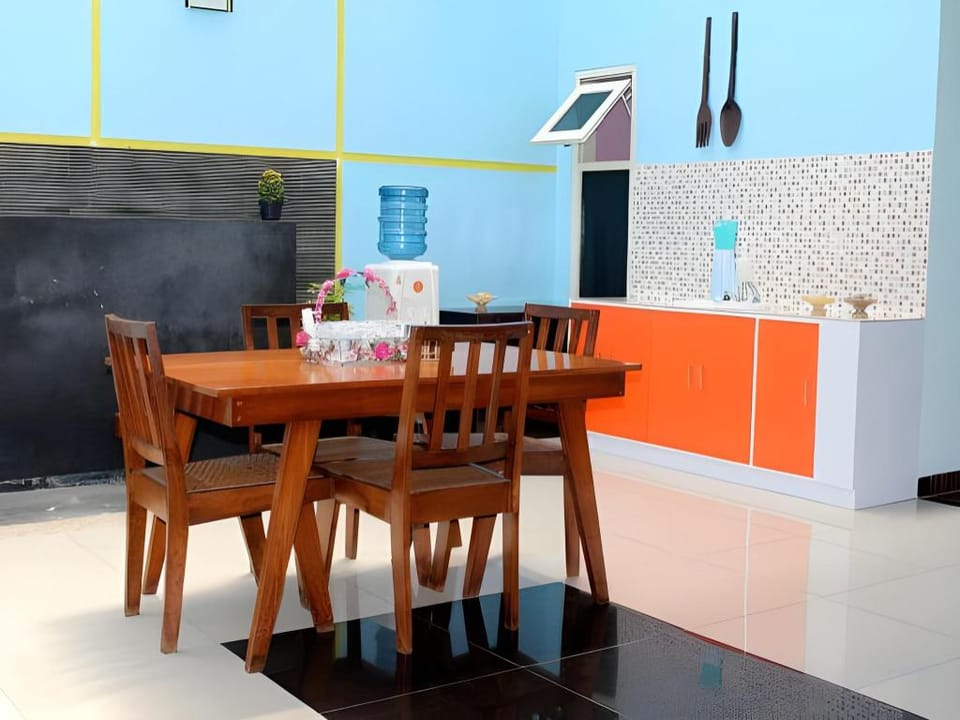 Radio Backpacker Guesthouse Syariah Hotel in Bandung