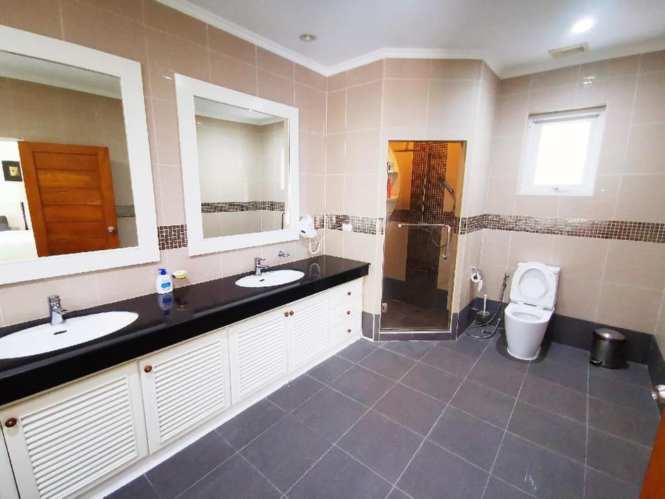 majestic pool villa  central location of pratamnak Vacation rental in Pattaya City