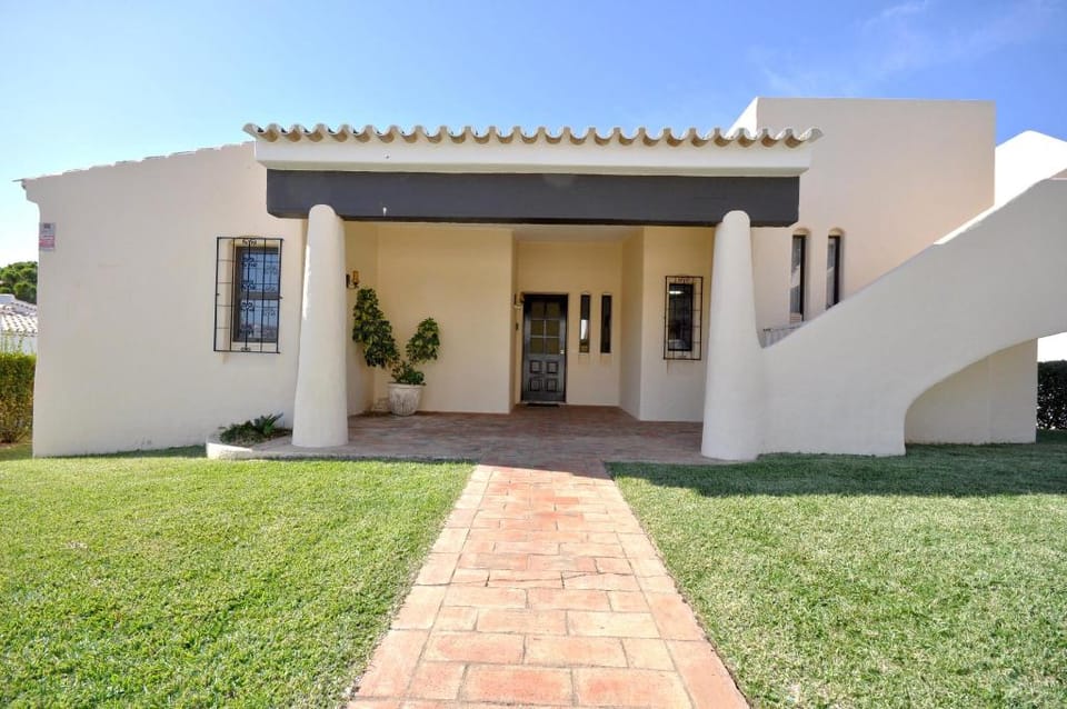 Old Village Area and close to all amenities Villa in Quarteira