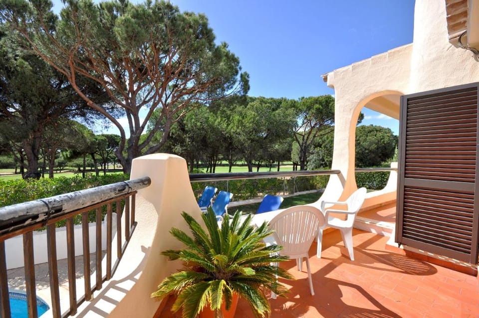 Old Village Area and close to all amenities Villa in Quarteira