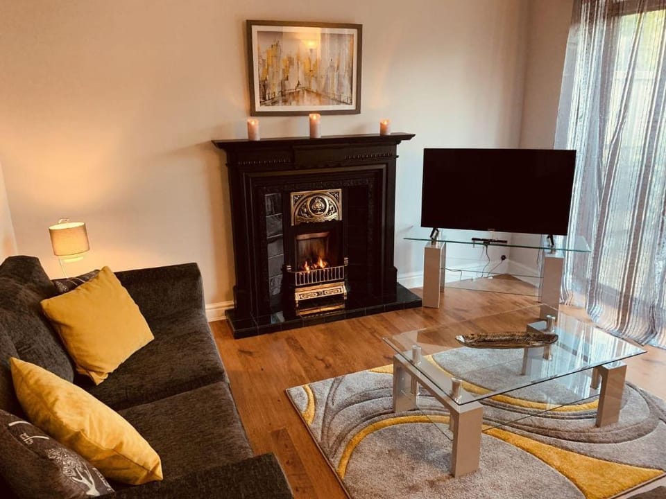 Ideal for Alton Towers, The Peak District, University Hospital and Derbyshire Vacation rental in Stoke-on-Trent
