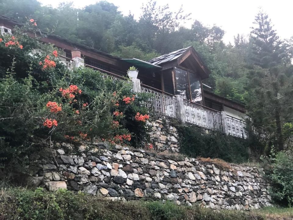 Barda Estate Tirthan Villa in Himachal Pradesh