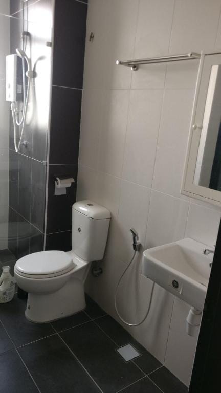 KC#~民宿/Homestay.WIFI, TV Box, Reasonable price Apartment in Johor Bahru