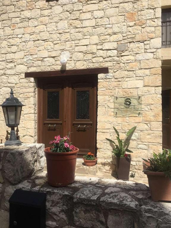 SALAMIOU STONE HOUSE Vacation rental in Limassol District