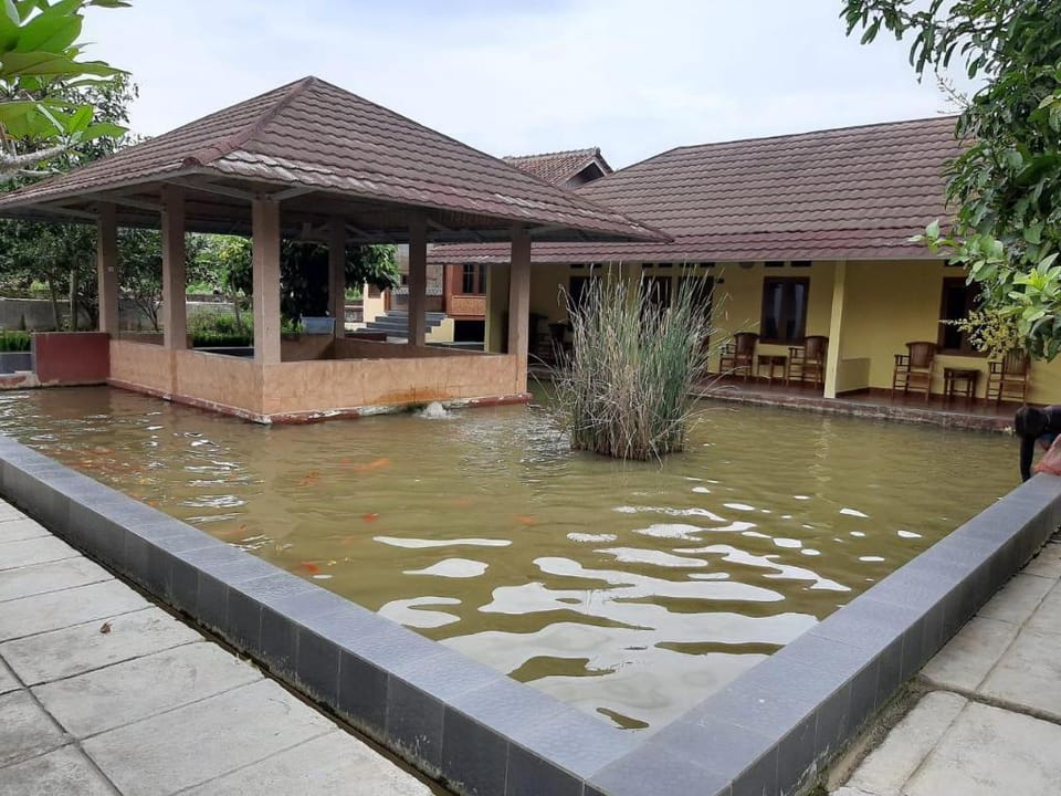 Rumah Kayu Villa Saung Naufal Vacation rental in West Java