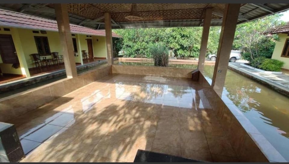 Rumah Kayu Villa Saung Naufal Vacation rental in West Java