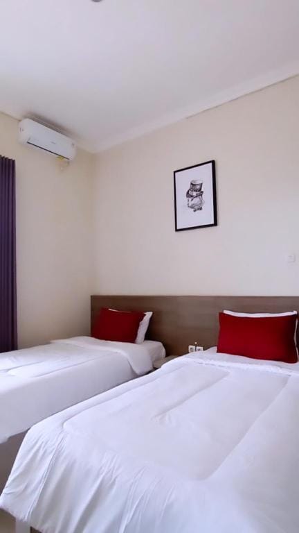 VillaOmahturu_4BR(AC), Kota Batu, Harga u/1 Villa. Vacation rental in Batu