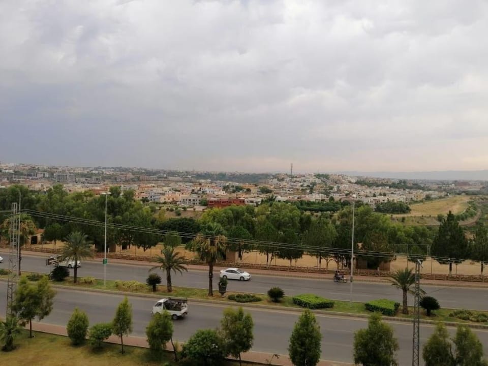 Luxurious Apt in Bahria Town on Main Road. Apartment in Islamabad