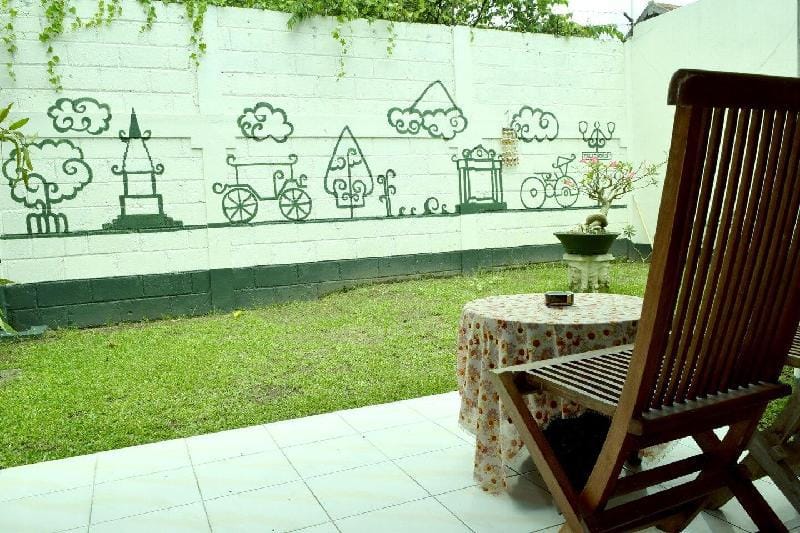 Komala Guesthouse, 10 mins to Malioboro Vacation rental in Yogyakarta