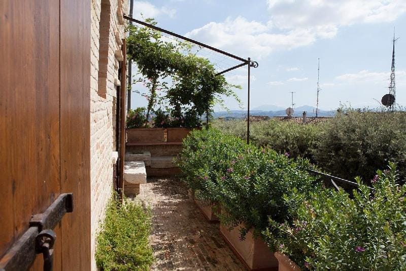 MarcheAmore - Torre da Bora, Luxury Medieval Tower Villa in Marche