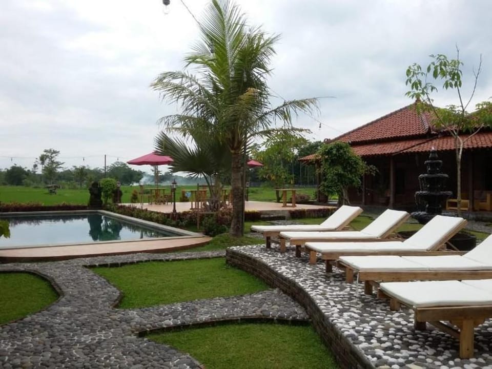 Double Bed at Rumah Dharma 04 Vacation rental in Indonesia
