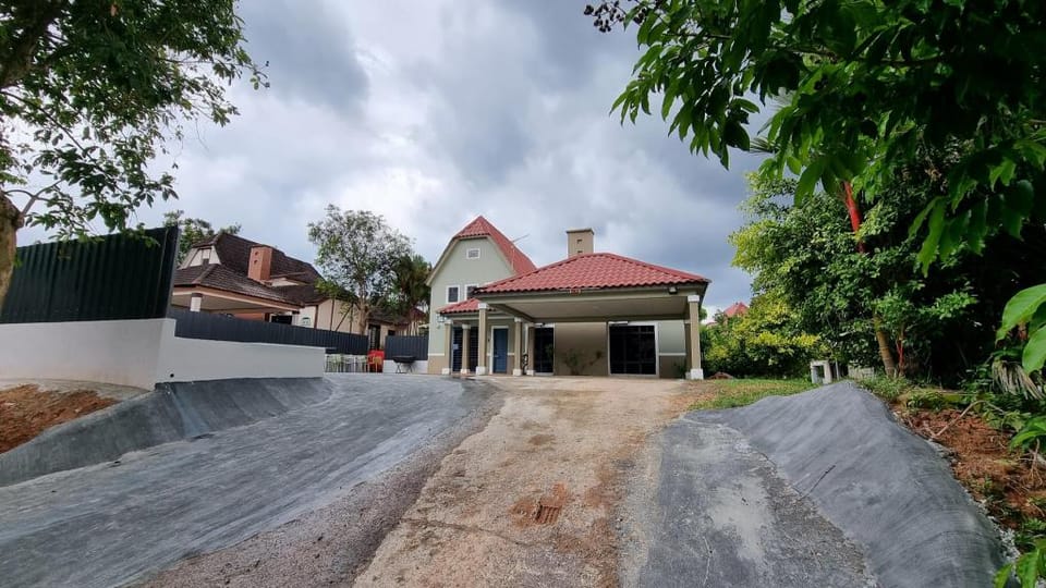 A FAMOSA NIAN 3 MUSLIM BUNGALOW Villa in Negeri Sembilan, Malaysia
