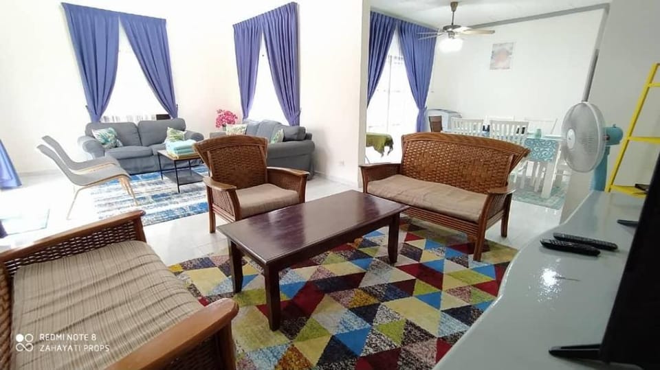A FAMOSA NIAN 5 MUSLIM BUNGALOW Villa in Negeri Sembilan, Malaysia