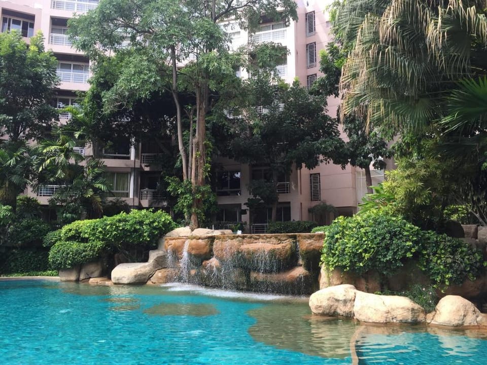 Ban Sansaran condo huahin beachfront Apartment in Nong Kae