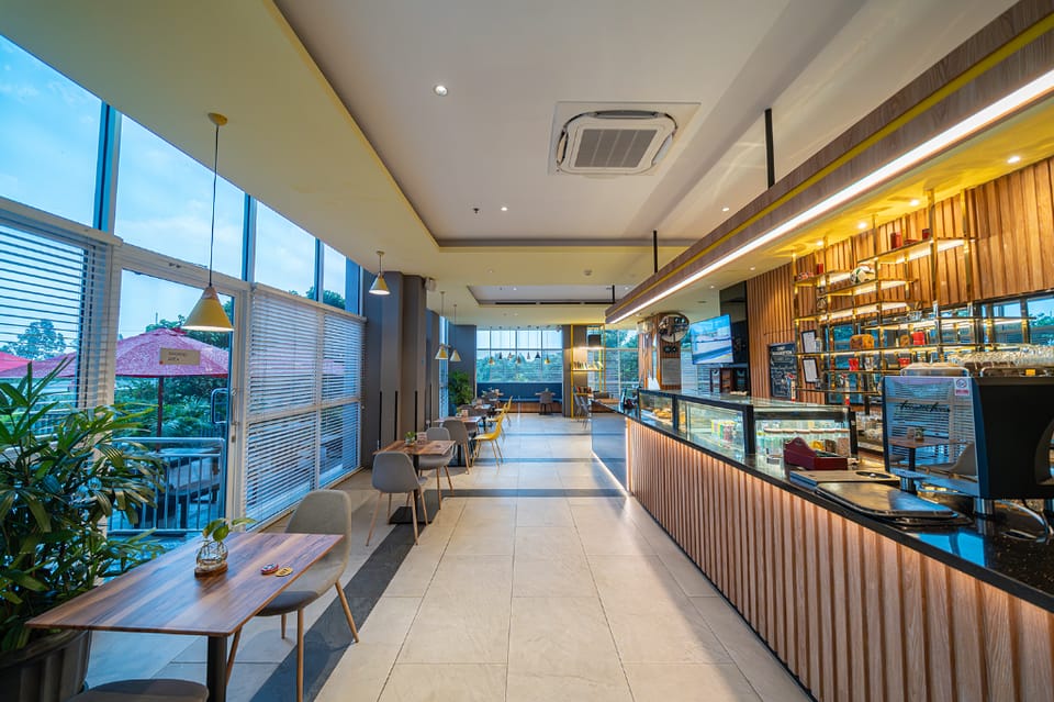 HARRIS Suites Puri Mansion Hotel in Jakarta