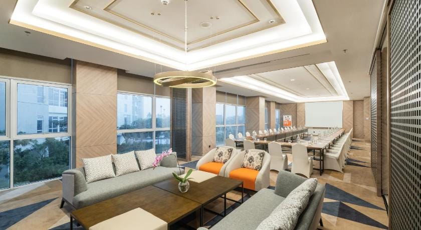 HARRIS Suites Puri Mansion Hotel in Jakarta